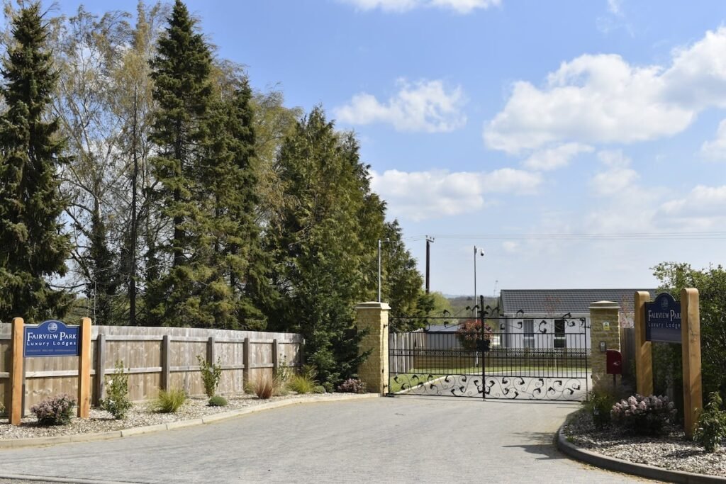 Come and discover the beauty of Fairview Park on the Edge of the Cotswolds